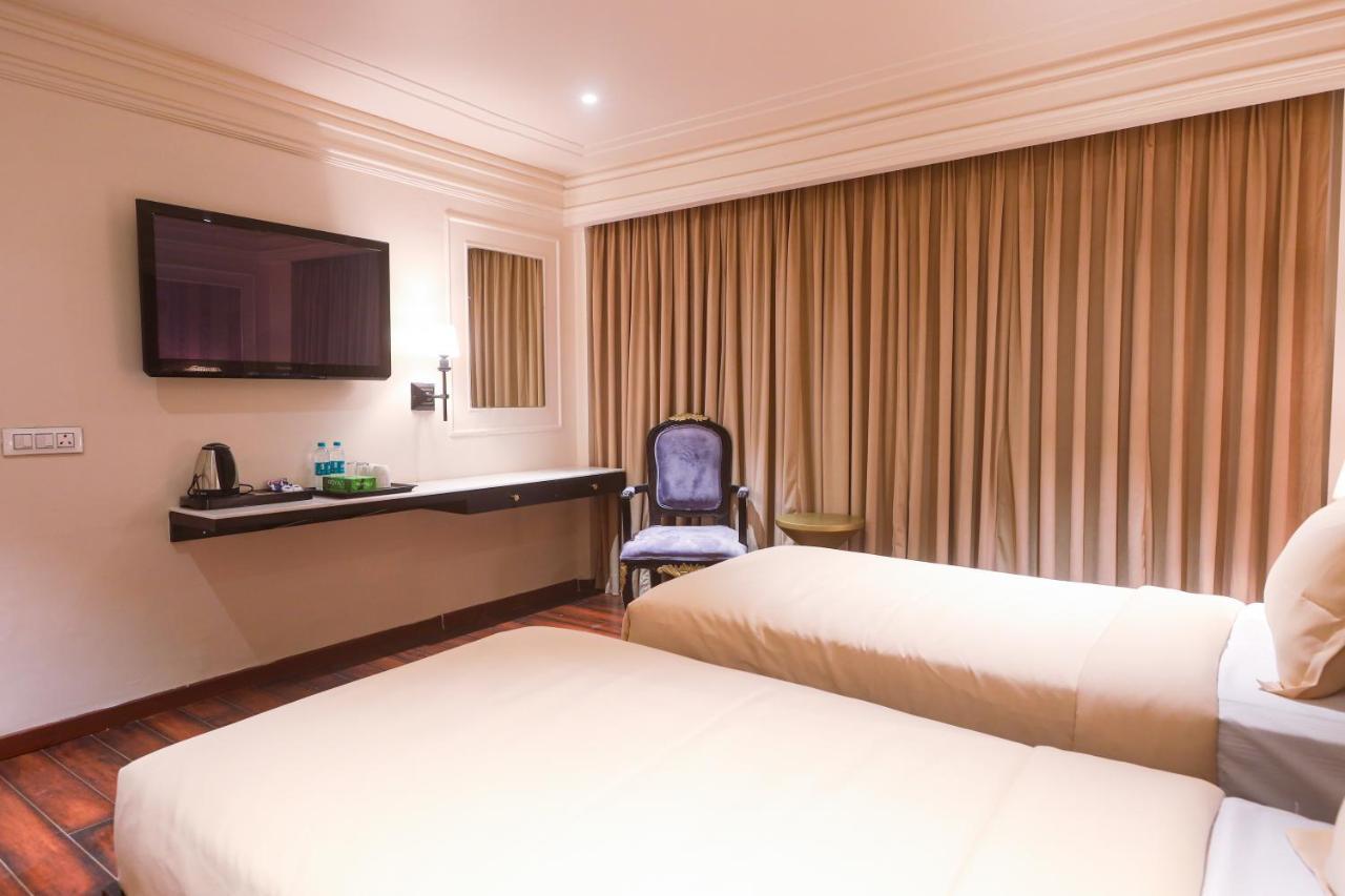 The Saga Hotel New Delhi Eksteriør bilde